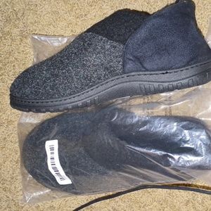 Men's slippers size 8,